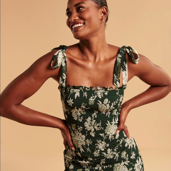 NWT Abercrombie & Fitch Tie Strap Smocked Midi Dress - Picture 4 of 10